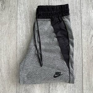 Nike Tech Fleece Cropped Sneaker Pants